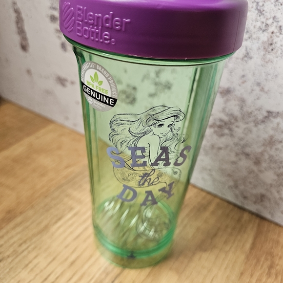 NWT BLENDERBOTTLE DISNEY PRINCESS LITTLE MERMAID BOTTLE NEW WITH TAGS 28 oz Pro - Picture 1 of 10